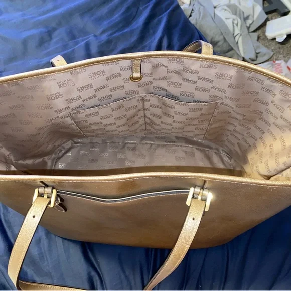 EUC Michael kors gold XL tote bag - Picture 9 of 17